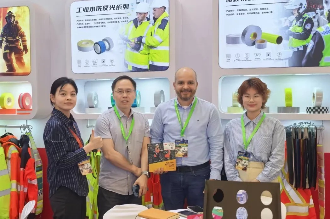 必一运动光学上海劳保展6
